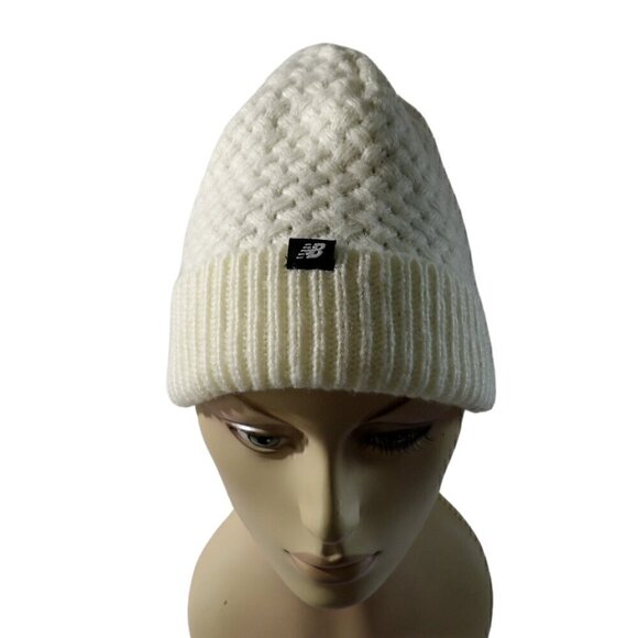 Woman's New Balance White Beanie Hat One size New Fuzzy lining - Picture 1 of 4